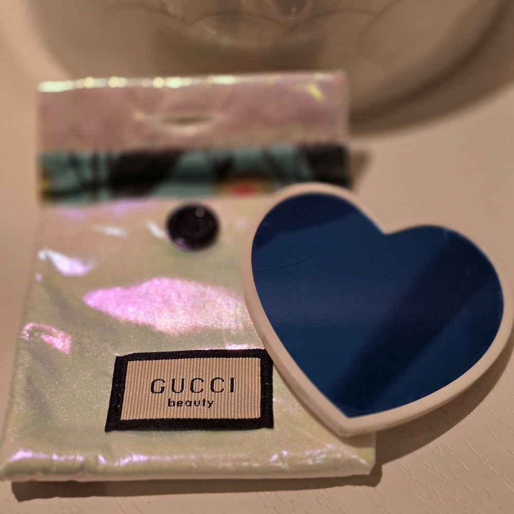Gucci Beauty Heart Compact Mirror - Picture 3 of 8